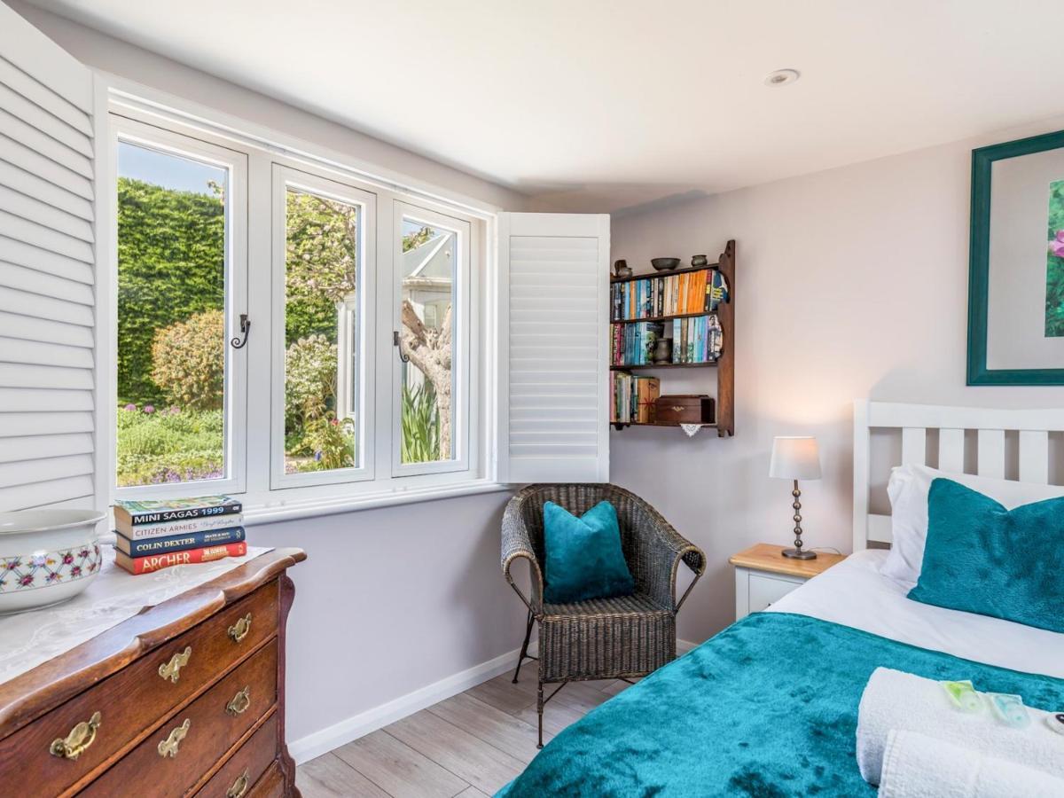 Pass The Keys Charming Apartment Attached To Thatched Cottage Chichester Exterior photo