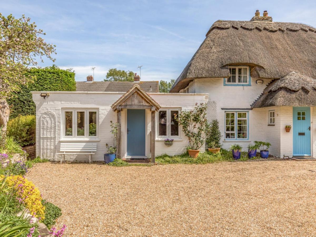 Pass The Keys Charming Apartment Attached To Thatched Cottage Chichester Exterior photo