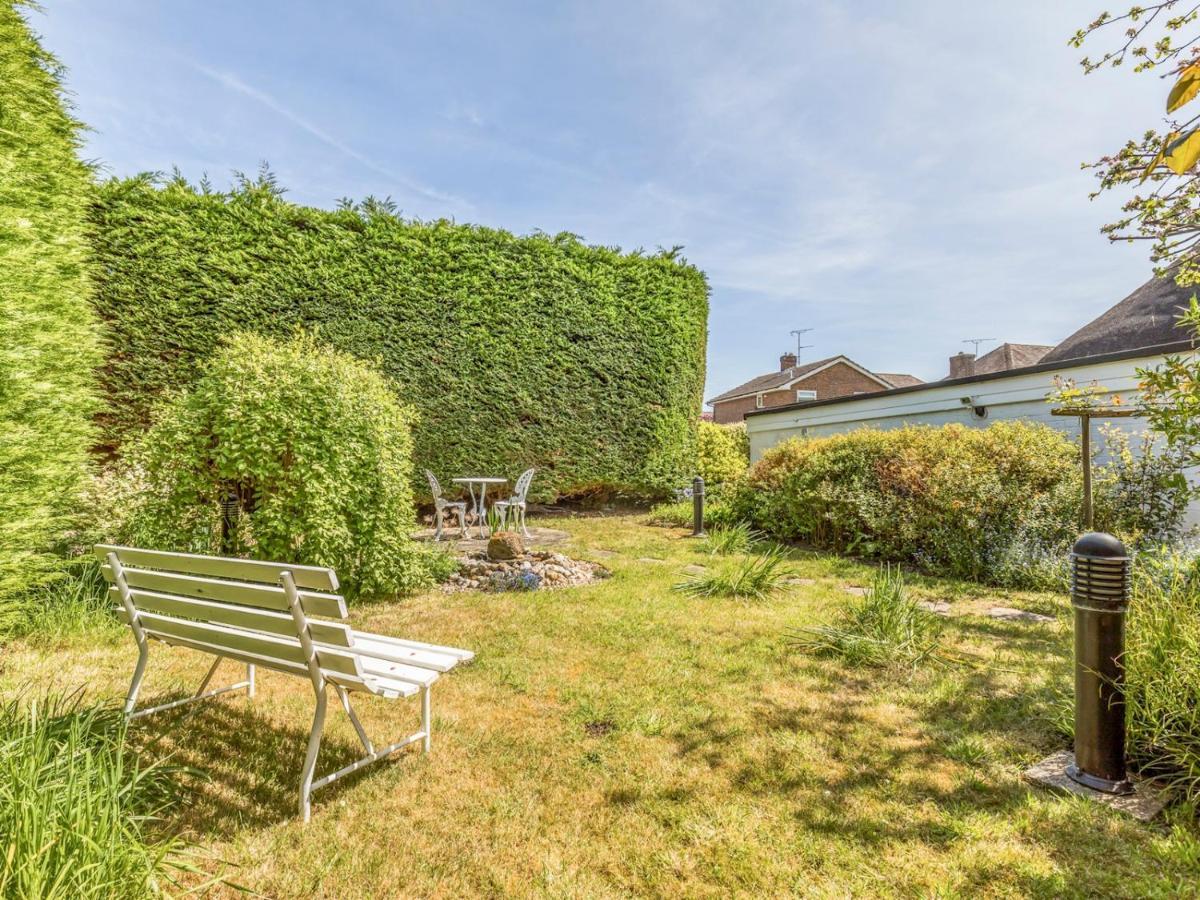 Pass The Keys Charming Apartment Attached To Thatched Cottage Chichester Exterior photo