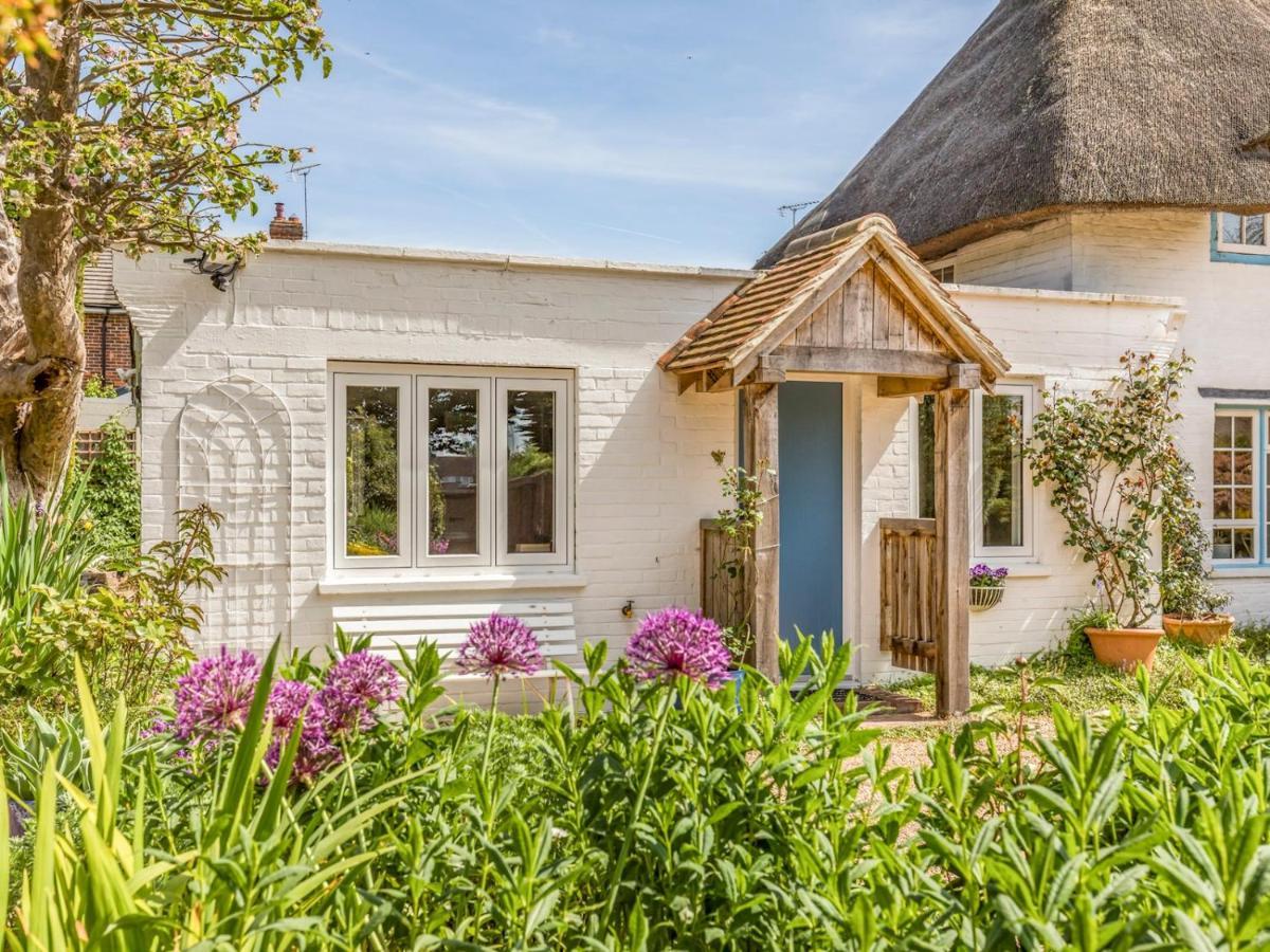 Pass The Keys Charming Apartment Attached To Thatched Cottage Chichester Exterior photo
